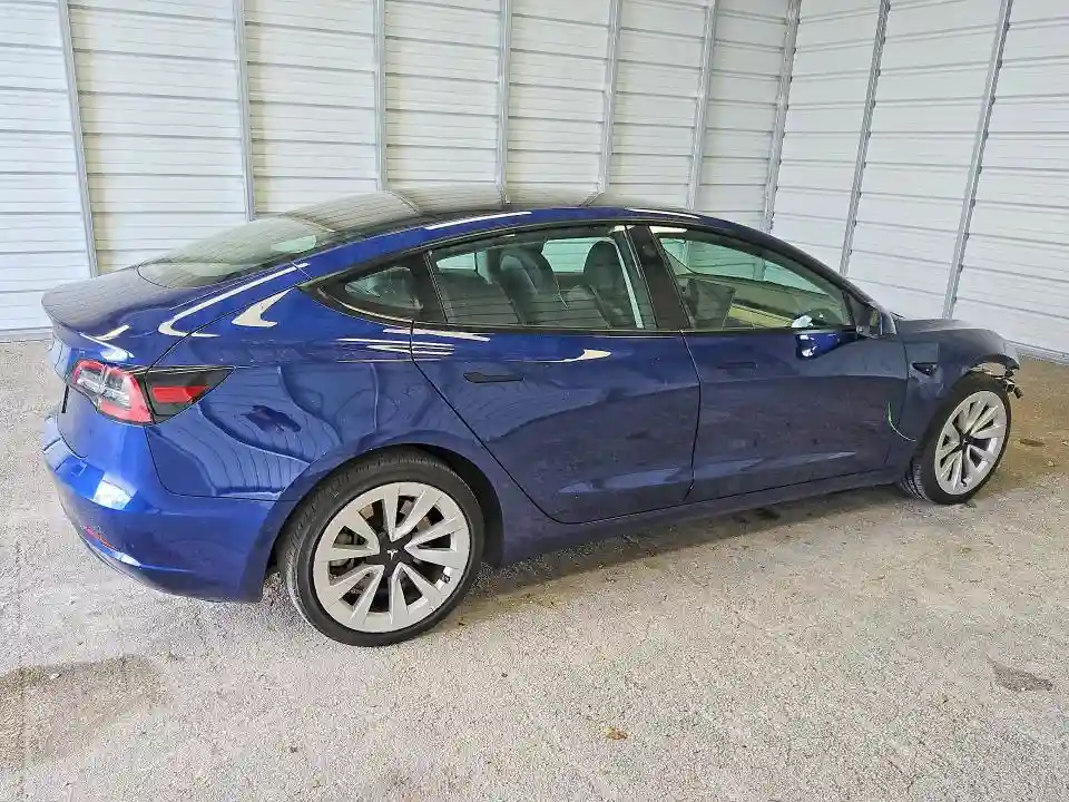 5YJ3E1EA3NF368929 2022 TESLA MODEL 3-2