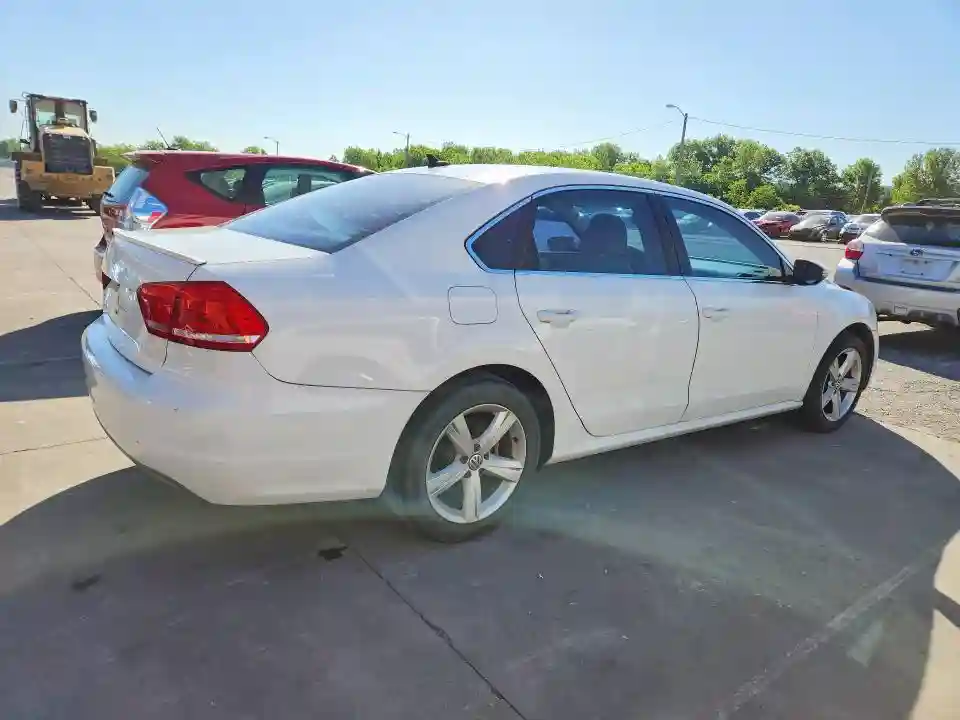 1VWBP7A34CC059476 2012 VOLKSWAGEN PASSAT-2