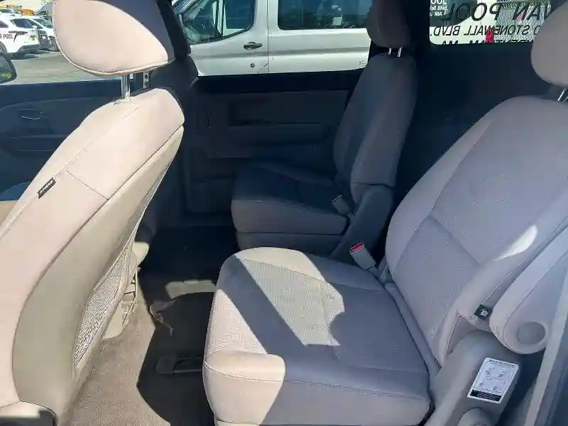 KNDMB5C19J6383643 2018 KIA SEDONA-5