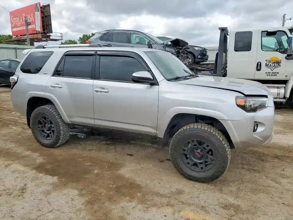 JTEMU5JR0N5993831 2022 TOYOTA 4RUNNER-3
