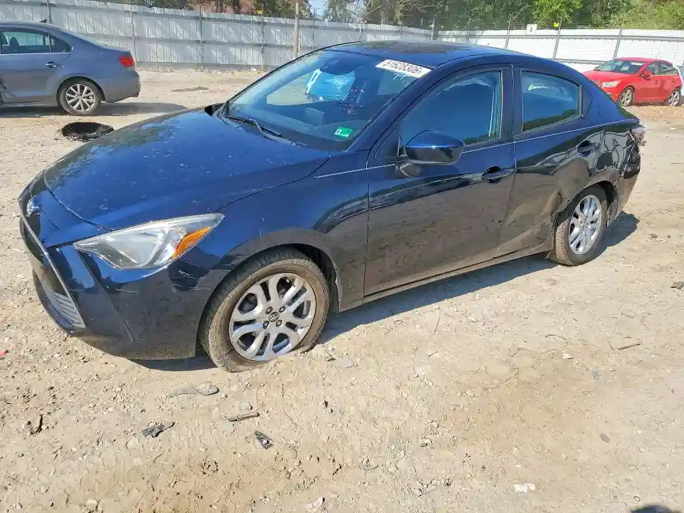 3MYDLBYV8HY161557 2017 TOYOTA YARIS-0