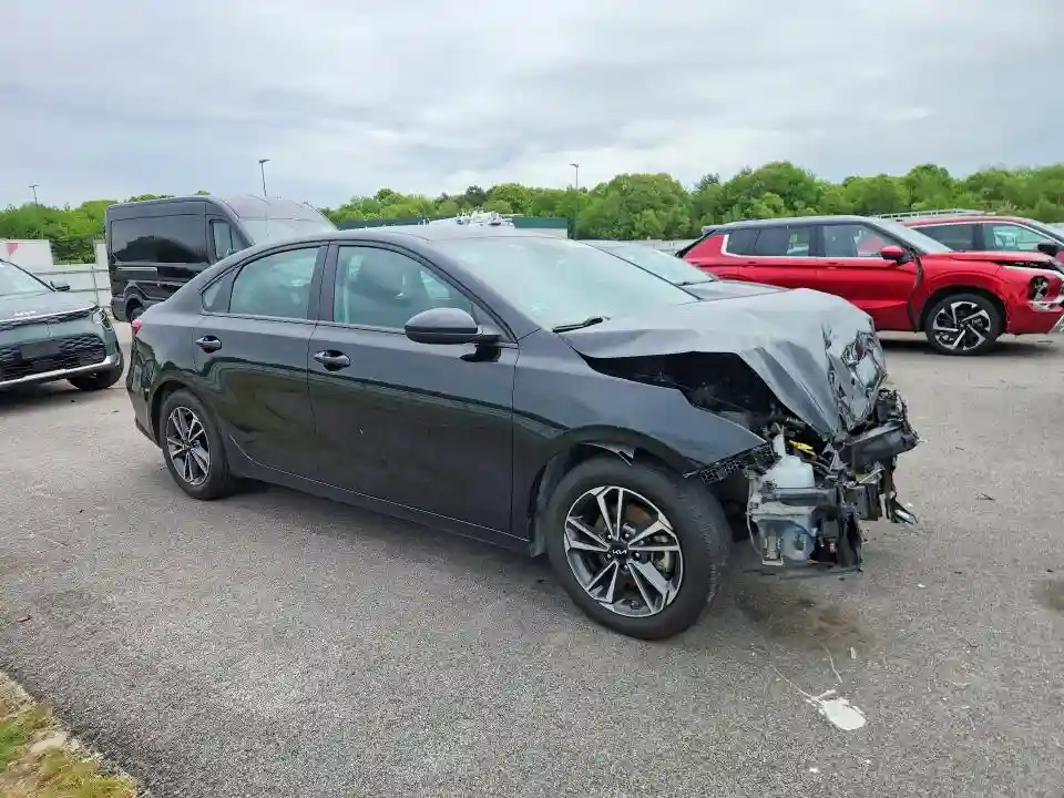 3KPF24AD1RE704645 2024 KIA FORTE LXS-3