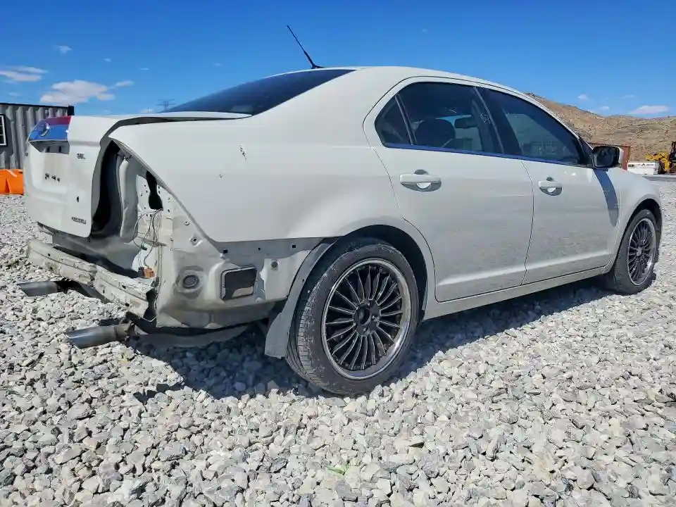 3FAHP0JG7BR261807 2011 FORD FUSION-2