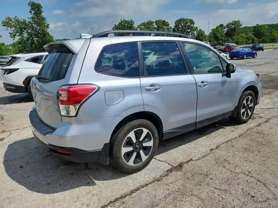 JF2SJAGC1JH450708 2018 SUBARU FORESTER-2