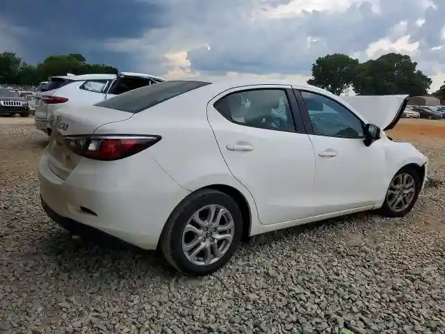 3MYDLBYV7JY320641 2018 TOYOTA YARIS-2