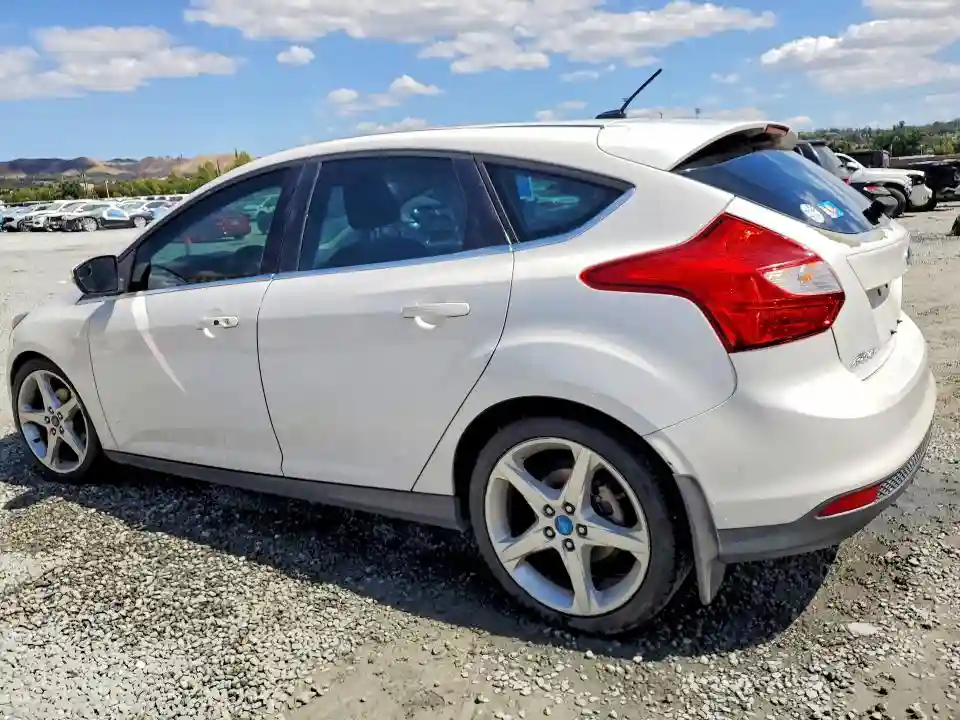 1FAHP3N26CL257926 2012 FORD FOCUS-1