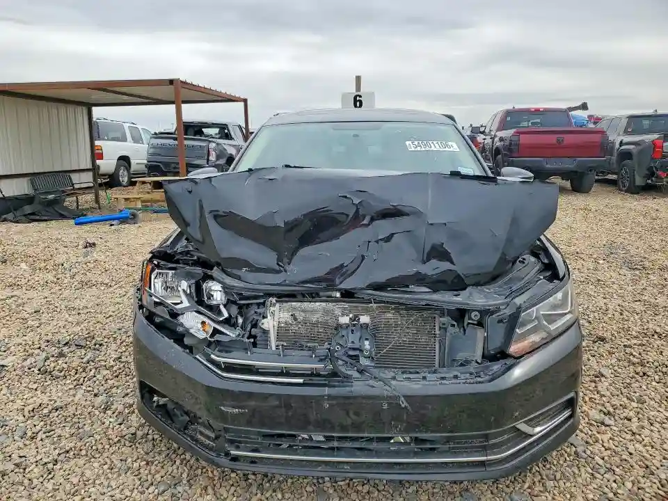 1VWBA7A3XJC051039 2018 VOLKSWAGEN PASSAT SE-4