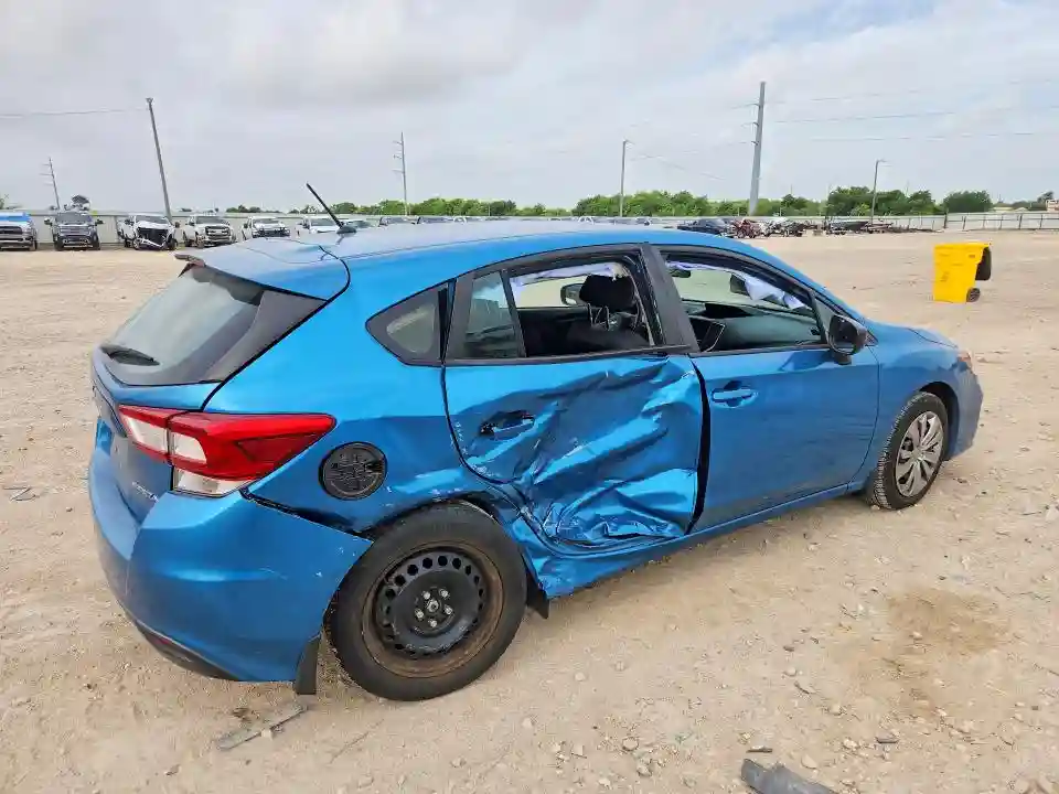 4S3GTAA66J3746161 2018 SUBARU IMPREZA-2