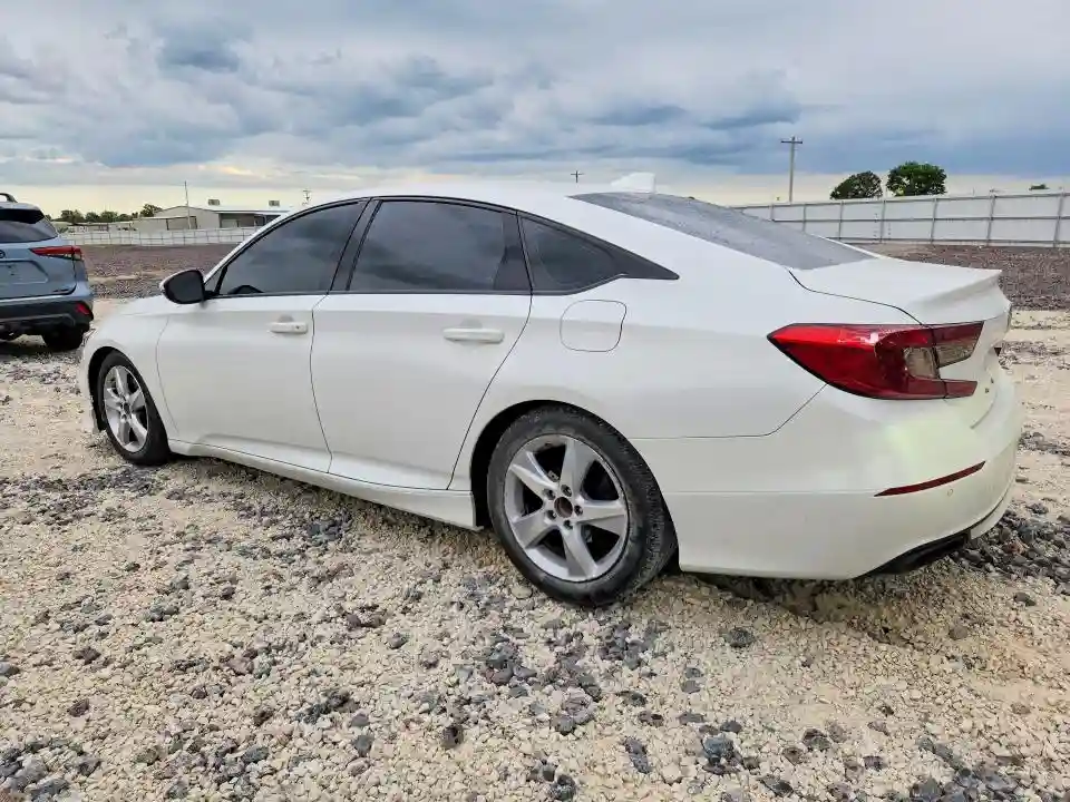 1HGCV2F92JA045115 2018 HONDA ACCORD-1