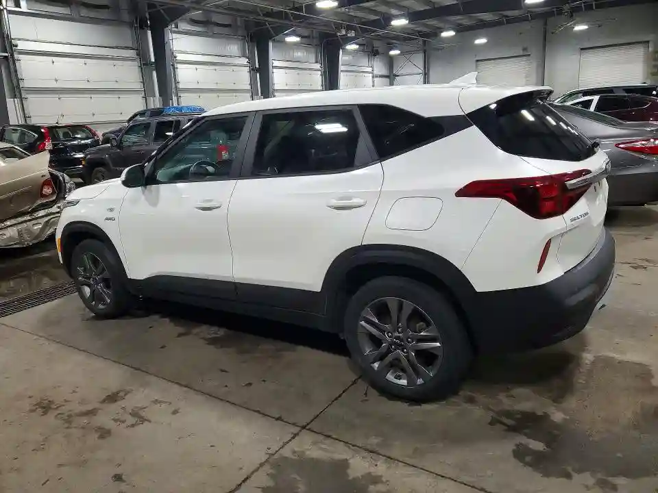 KNDEPCAA2P7413632 2023 KIA SELTOS-1