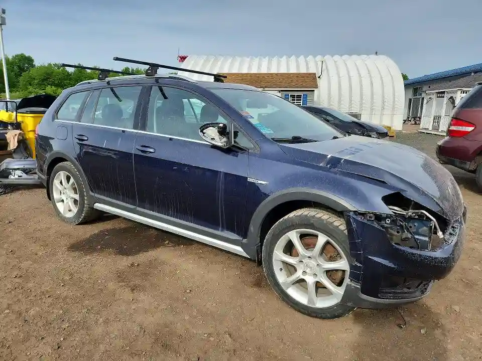 3VWH17AU8HM538235 2017 VOLKSWAGEN GOLF-3