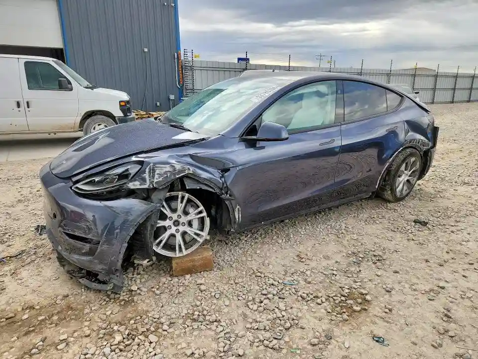 7SAYGAEE1PF978790 2023 TESLA MODEL Y-0