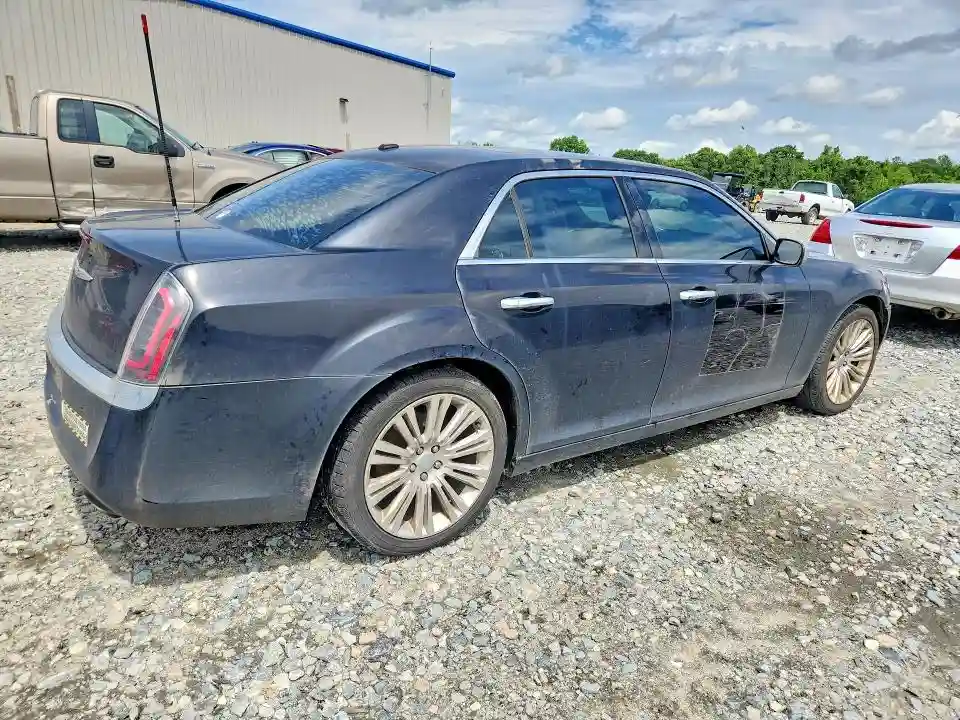 2C3CA5CG0BH538457 2011 CHRYSLER 300-2