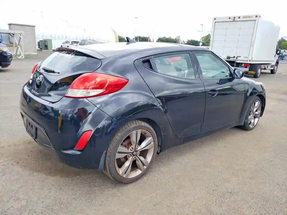 KMHTC6AD3DU099190 2013 HYUNDAI VELOSTER-2