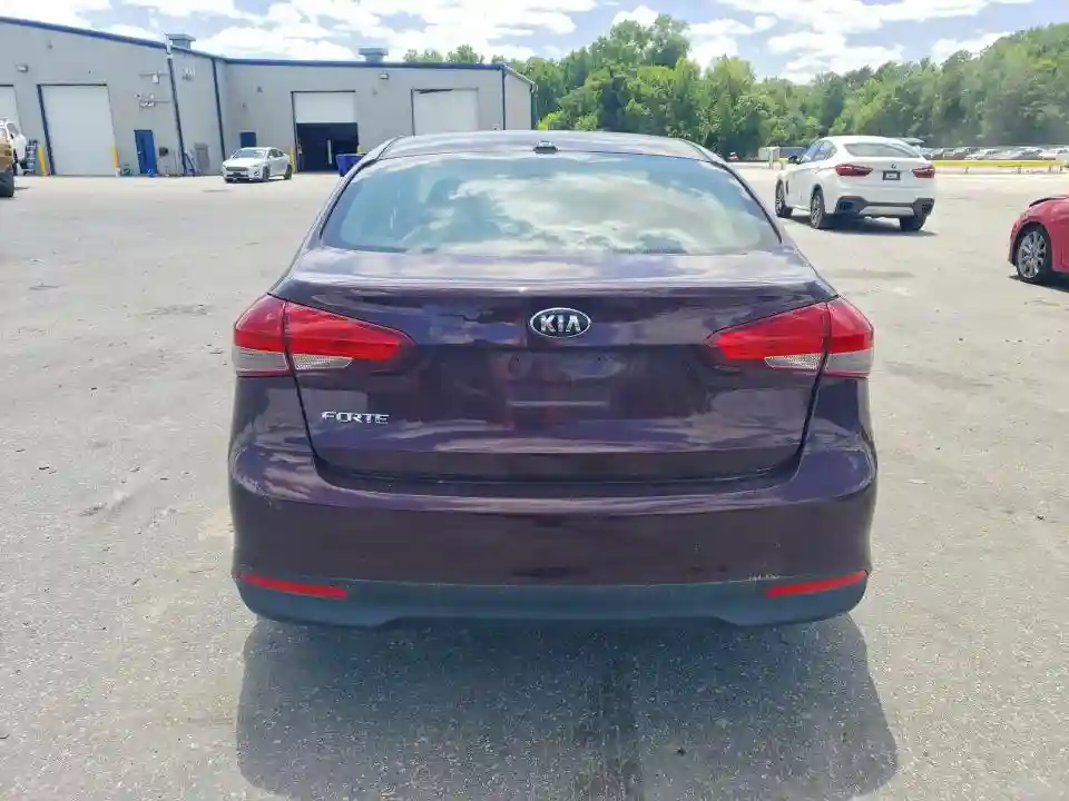 3KPFK4A70JE209948 2018 KIA FORTE-5