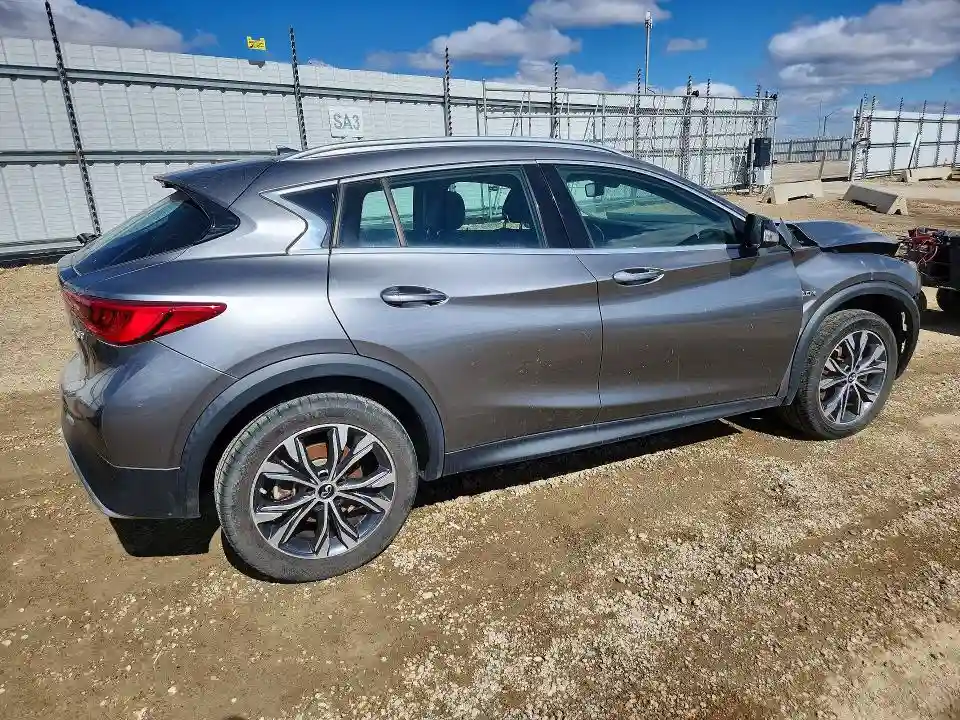 SJKCH5CR4HA026567 2017 INFINITI QX30 LUXUR-2