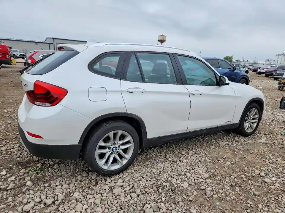 WBAVL1C59FVY31810 2015 BMW X1-2