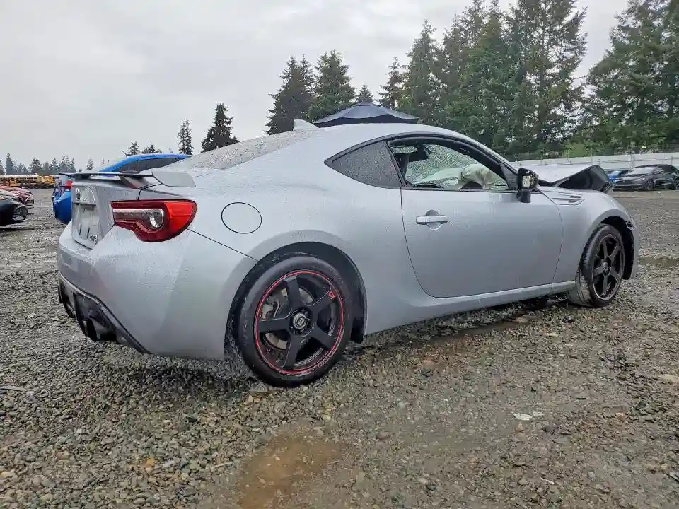 JF1ZNAE17J9701797 2018 TOYOTA 86-2