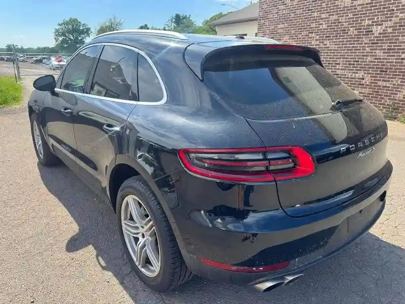 WP1AB2A54HLB15410 2017 PORSCHE MACAN-1