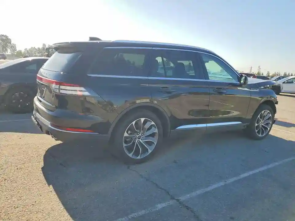 5LM5J6WC5SGL16231 2025 LINCOLN TOWNHOUSE AVIATOR-2