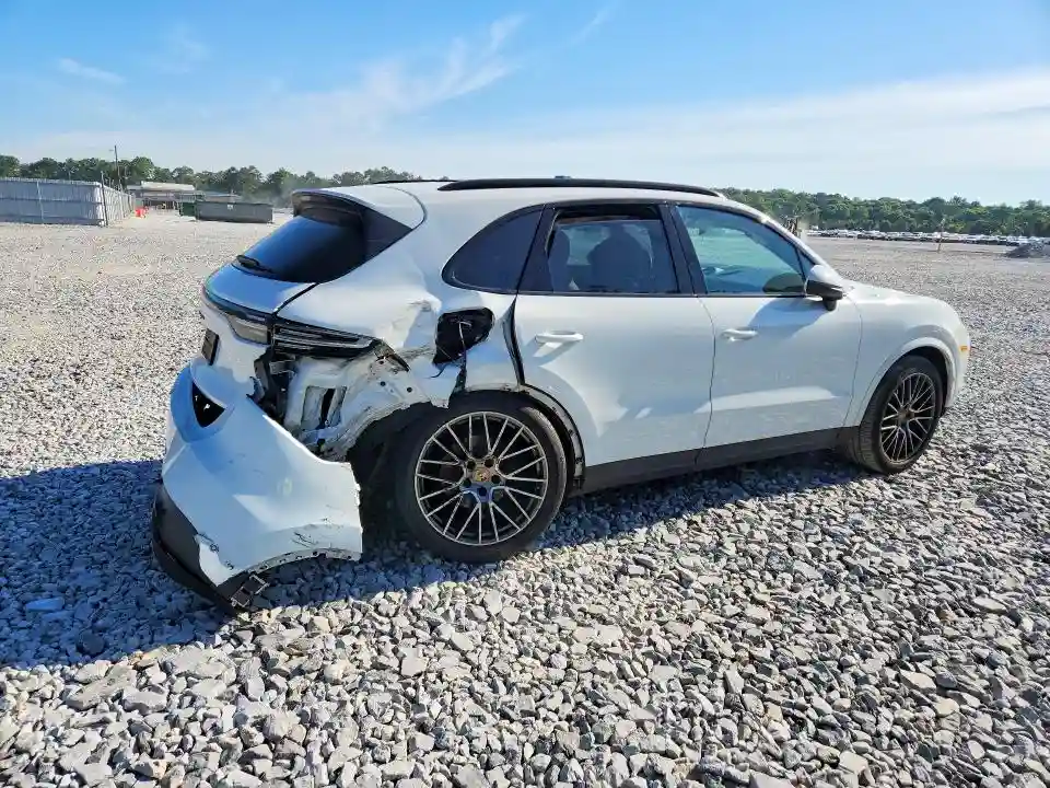 WP1AA2AY2PDA02089 2023 PORSCHE CAYENNE-2