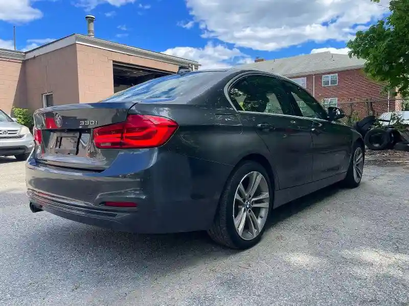 WBA8D9G58JNU71313 2018 BMW 3 SERIES-3