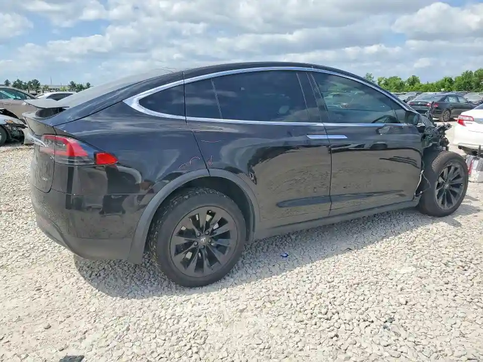 5YJXCBE26HF069008 2017 TESLA MODEL X-2