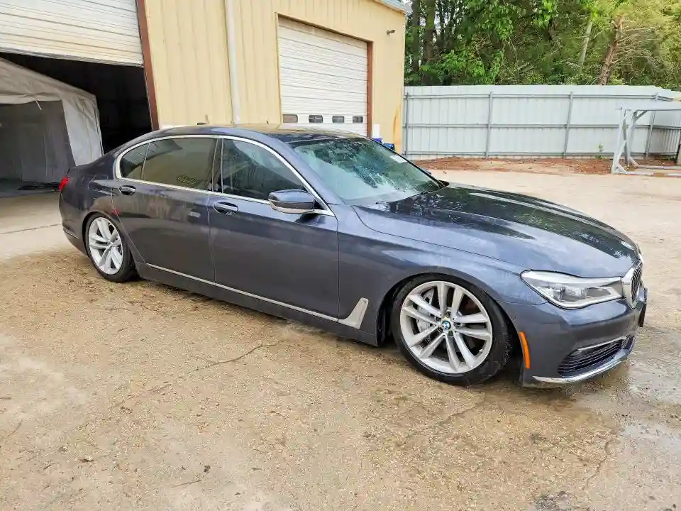 WBA7F2C5XHG421725 2017 BMW 7 SERIES-3