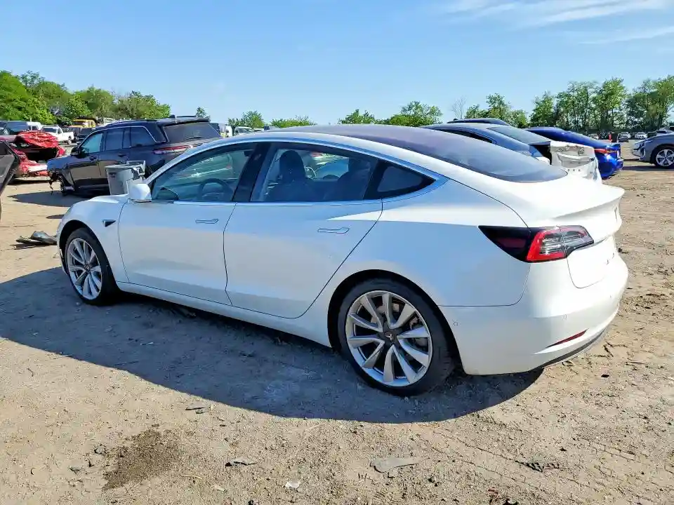 5YJ3E1EA5JF015733 2018 TESLA MODEL 3-1