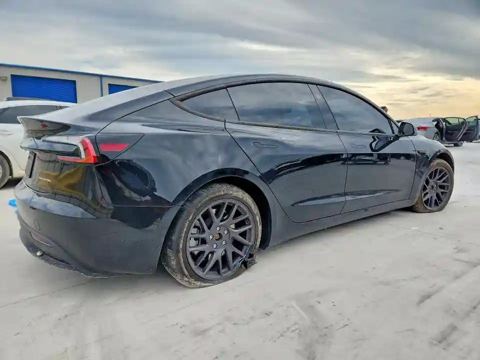 5YJ3E1EB0RF769594 2024 TESLA MODEL 3-2