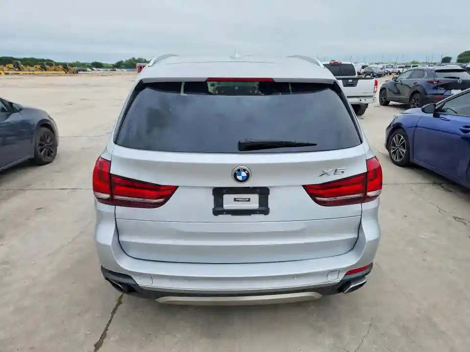 5UXKT0C52J0W00459 2018 BMW X5-5
