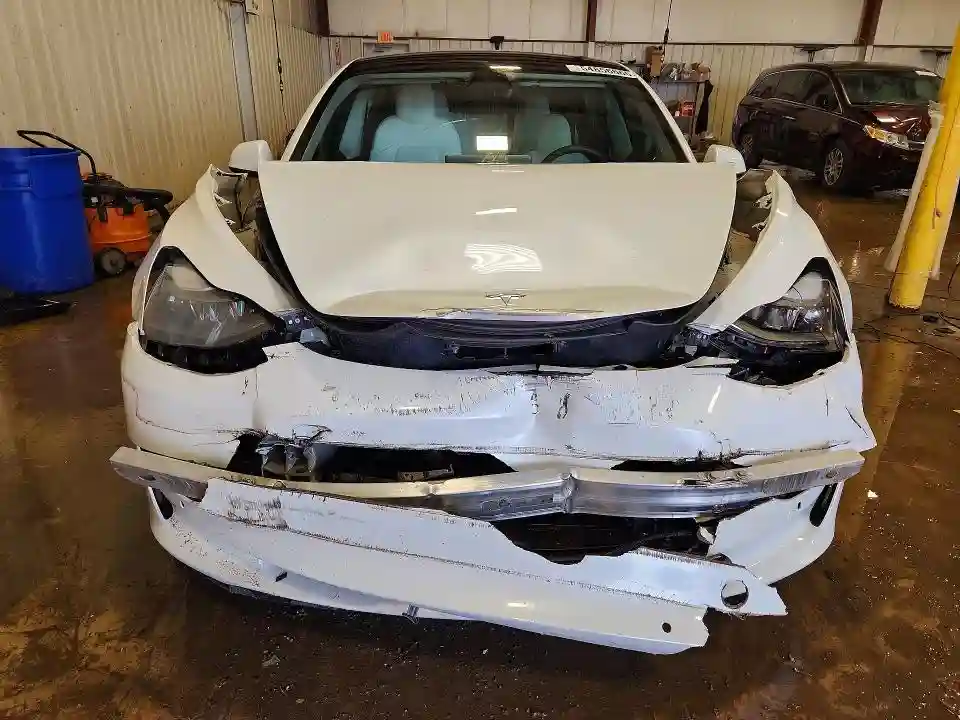 5YJ3E1ECXNF275889 2022 TESLA MODEL 3-4