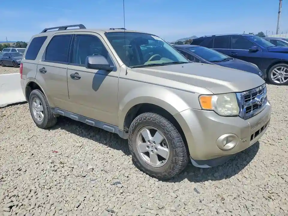 1FMCU0D75BKB57776 2011 FORD ESCAPE-3