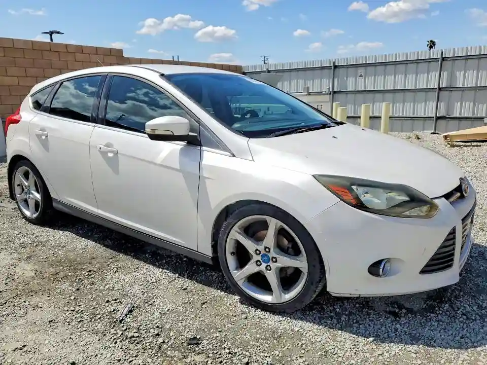 1FAHP3N26CL257926 2012 FORD FOCUS-3