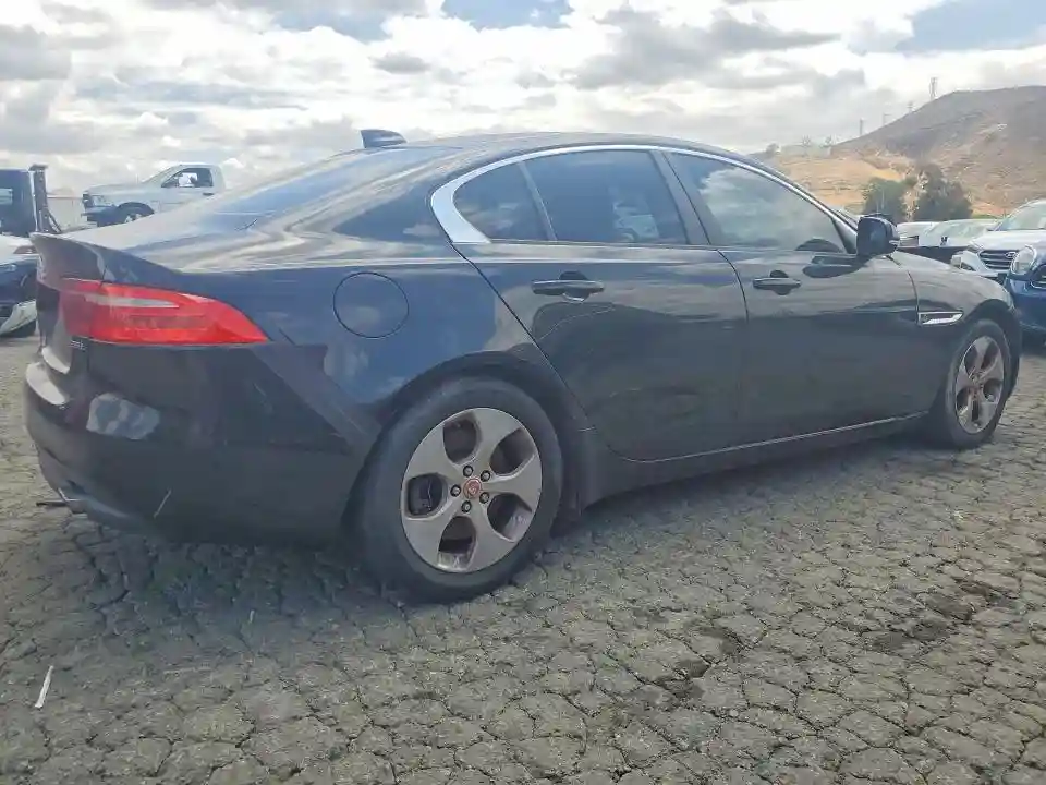 SAJAR4BG8HA962887 2017 JAGUAR XE-2