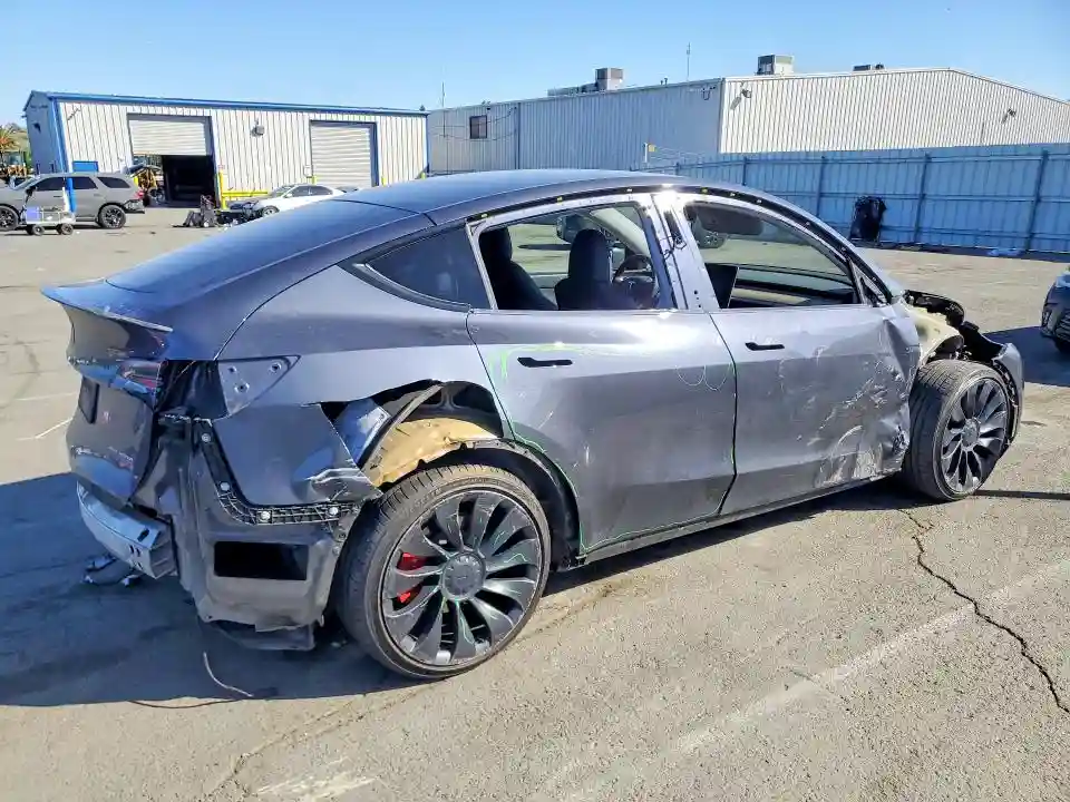 7SAYGDEF4PF767139 2023 TESLA MODEL Y-2
