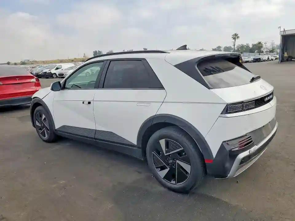 7YAKN4DA8SY014049 2025 HYUNDAI IONIQ-1