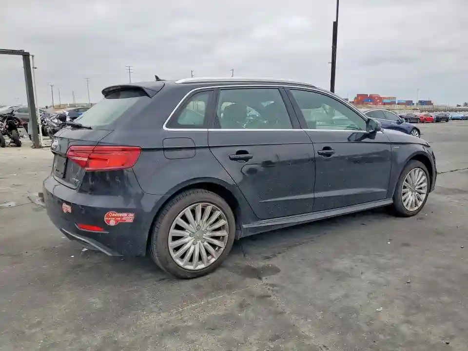 WAUTPBFFXJA083770 2018 AUDI A3-2