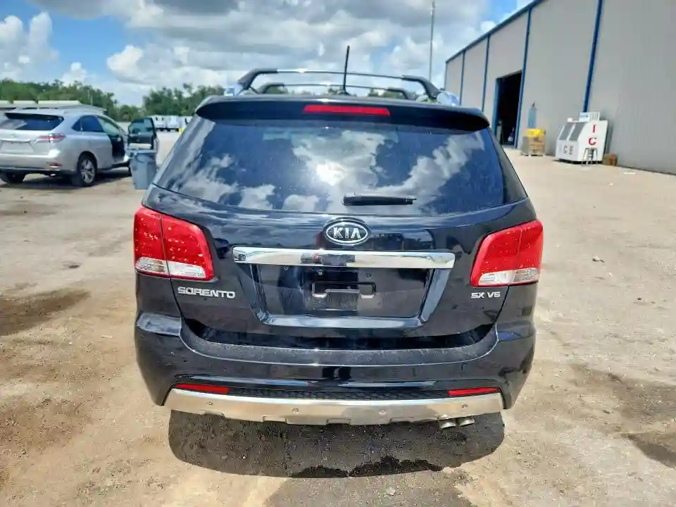5XYKWDA23BG121584 2011 KIA SORENTO-5