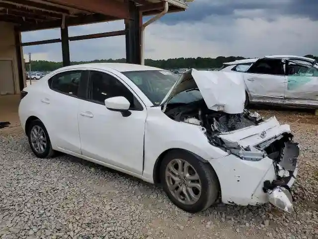 3MYDLBYV7JY320641 2018 TOYOTA YARIS-3