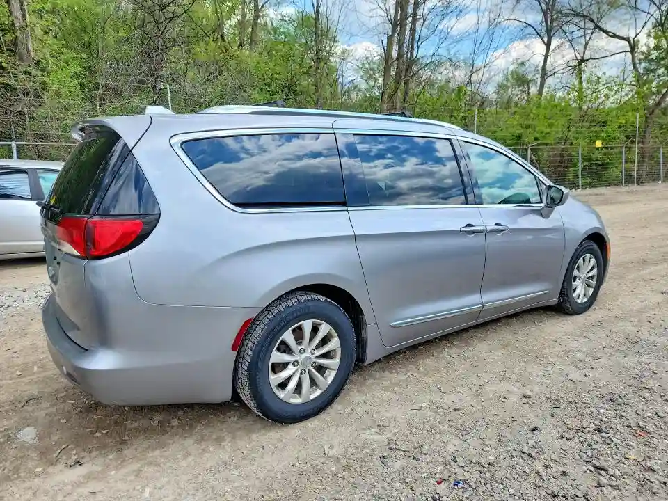 2C4RC1BG8JR257106 2018 CHRYSLER PACIFICA-2