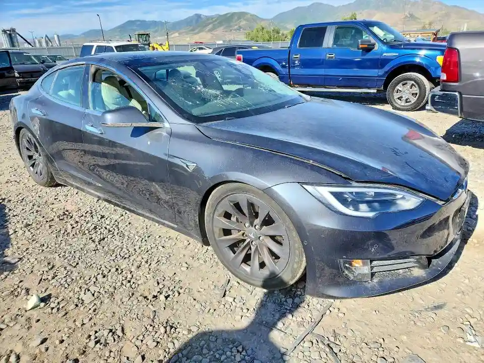 5YJSA1E28JF274765 2018 TESLA MODEL S-3