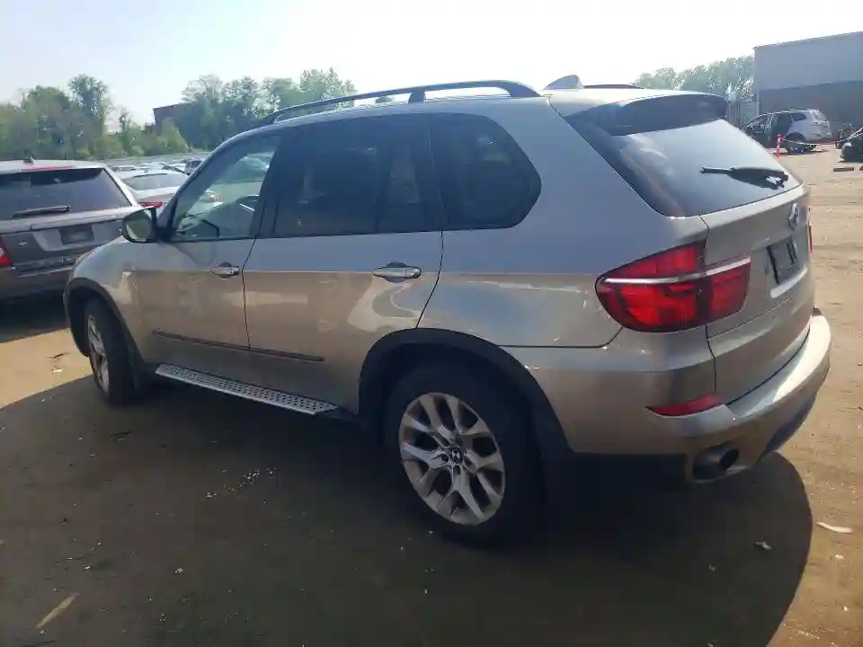 5UXZV4C5XBL403250 2011 BMW X5-1