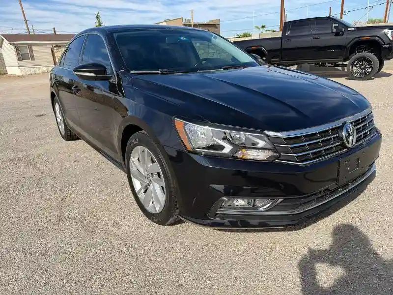 1VWBA7A33JC005519 2018 VOLKSWAGEN PASSAT-0