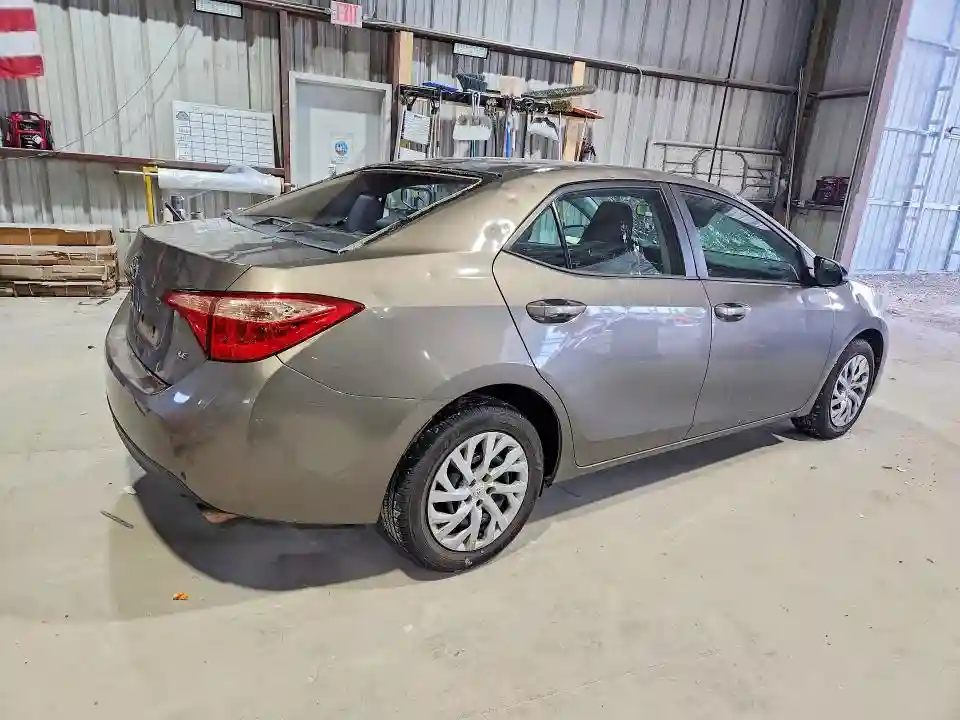 2T1BURHE4JC109733 2018 TOYOTA COROLLA-2