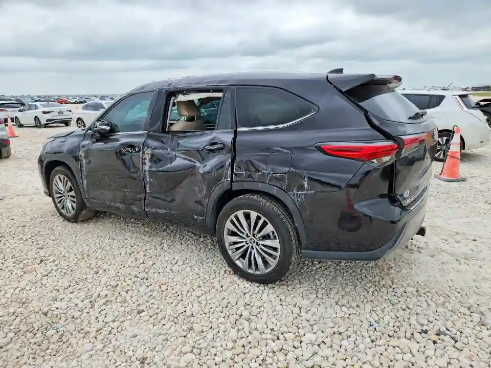 5TDFZRAH9NS108937 2022 TOYOTA HIGHLANDER-1