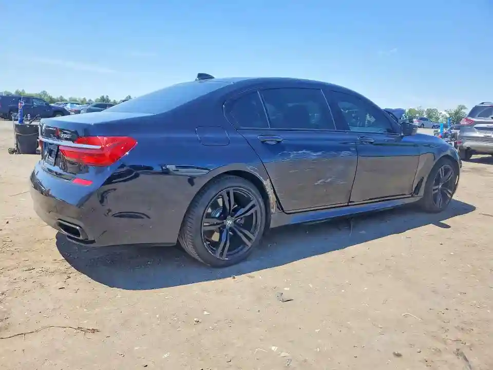 WBA7F2C58JB238164 2018 BMW 7 SERIES-2