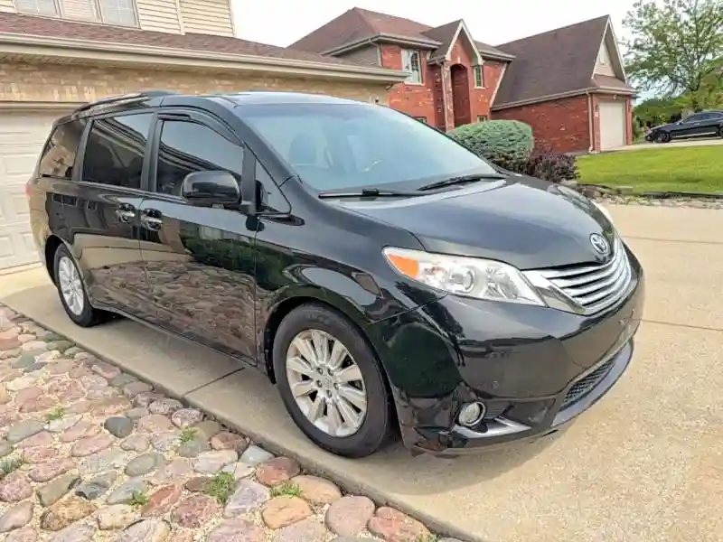 5TDDK3DC6BS025325 2011 TOYOTA SIENNA-0