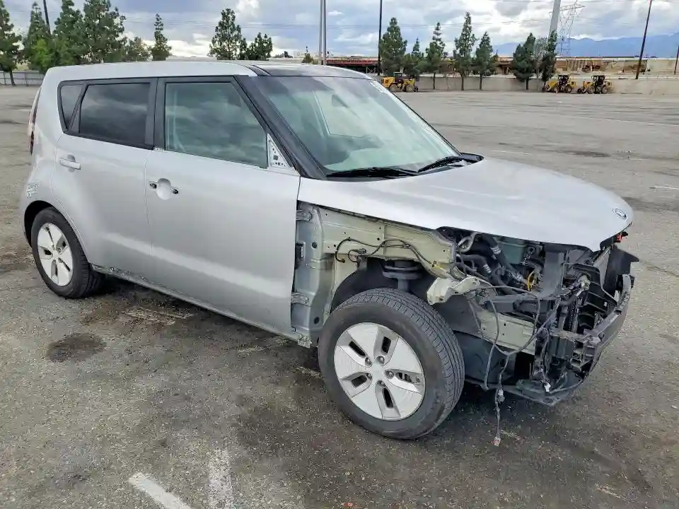 KNDJX3AE9G7014797 2016 KIA SOUL-3