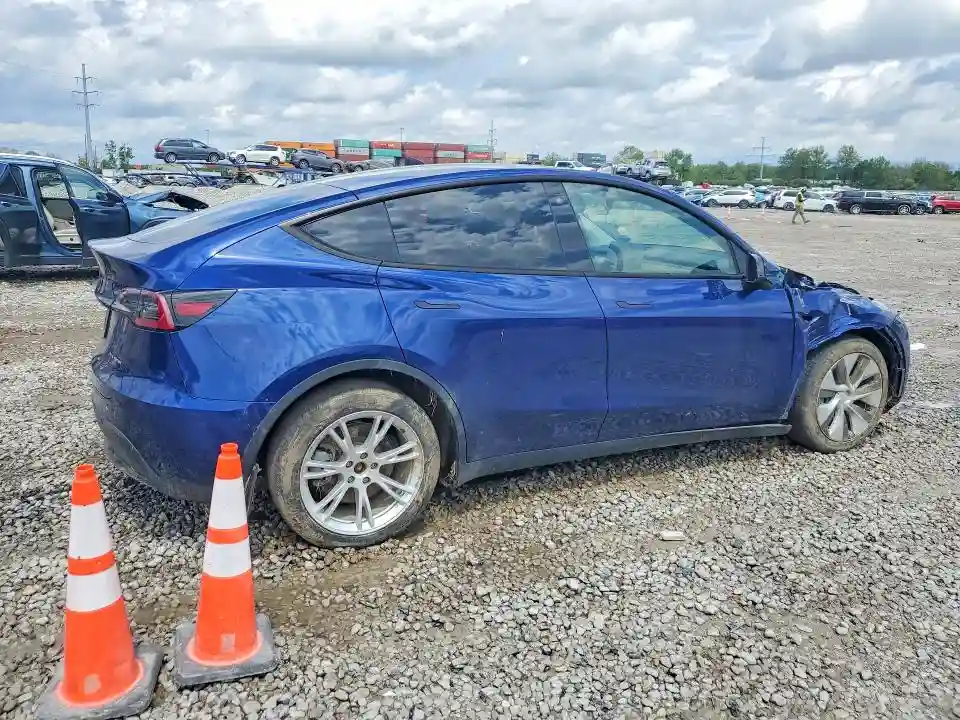 7SAYGDEEXPF703856 2023 TESLA MODEL Y-2